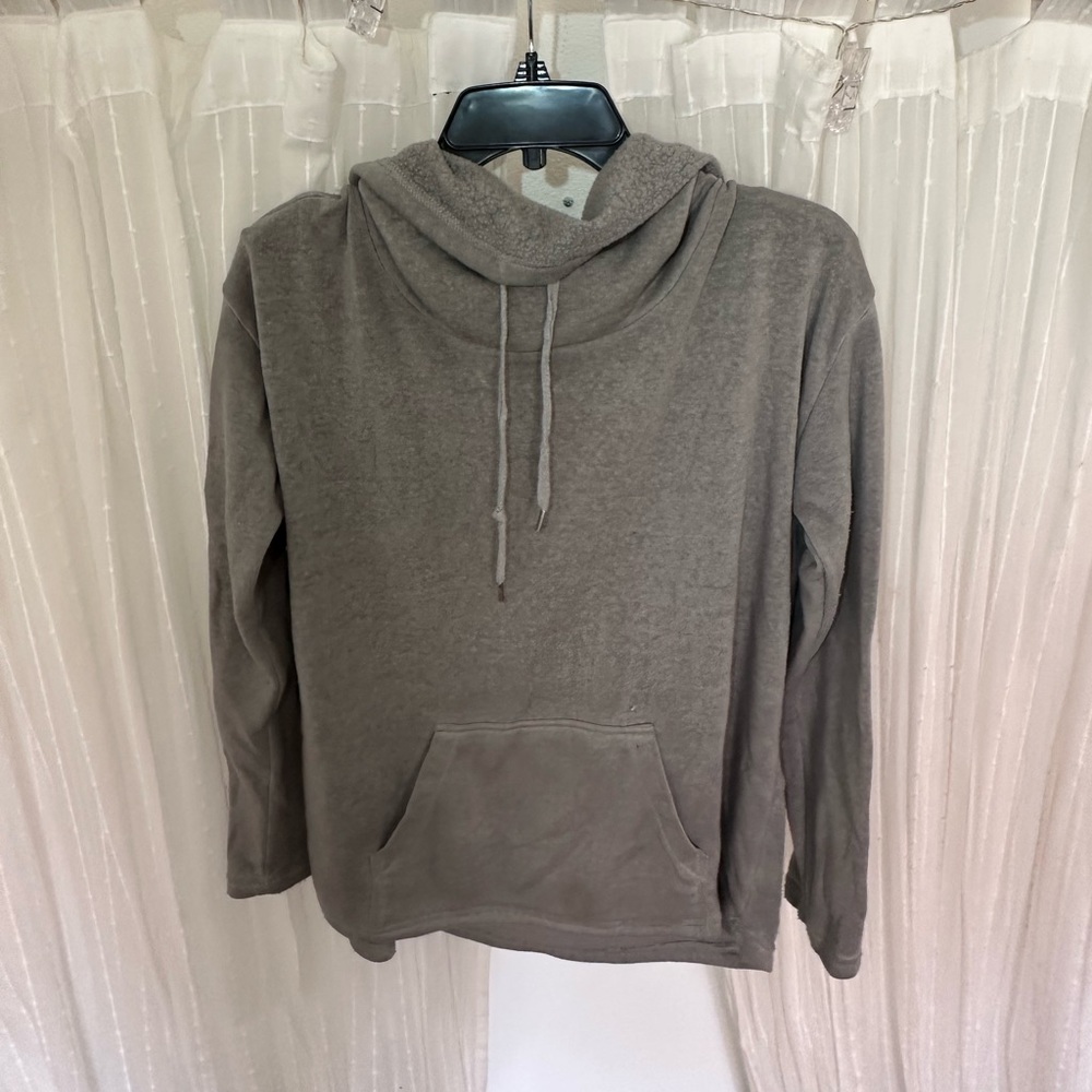 Loose neck pullover